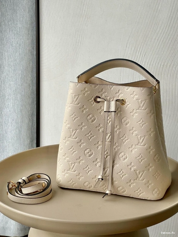 LOUIS VUITTON MM NÉONOÉ 0801